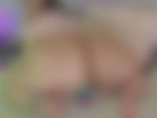 Emma MILF webcam performer live streaming