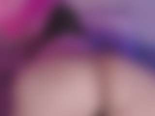 Emma MILF webcam performer live streaming