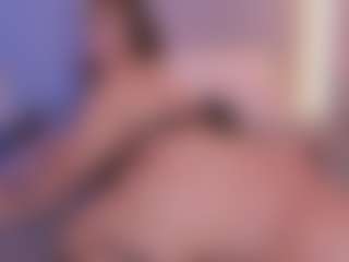 Emma MILF webcam performer live streaming