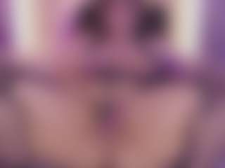Live cam show with Emma - Big Clit on thefappeningchat.com