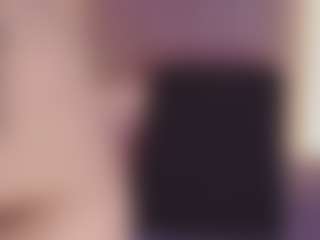 Emma MILF webcam performer live streaming