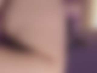 Emma MILF webcam performer live streaming