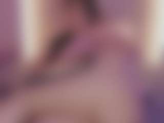 Emma MILF webcam performer live streaming