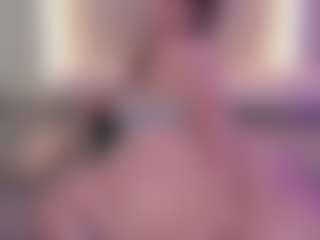 Live cam show with Emma - Colombia MILF on Dolls Live