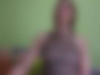 Live cam show with yulia999 - Bedroom on liverealitysex.com