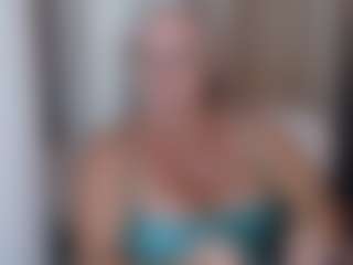 Allie Kay MILF webcam performer live streaming
