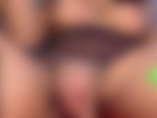 Live cam show with SCARLETH-9-INCHES - Tease on Camsoda