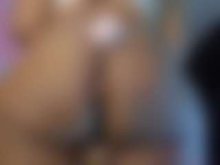 Live cam show with Taylor Sam - Middle Aged on Camsoda
