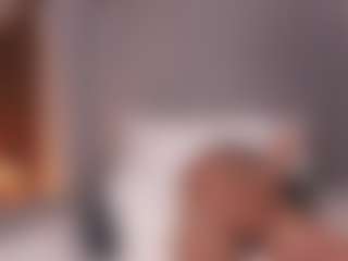 Live cam show with Emperatriz y Linsey - Squirt on Camsoda Late Night