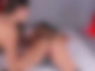 Live cam show with Emperatriz y Linsey - Kisses on Camsoda