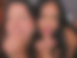 Live cam show with Emperatriz y Linsey - Kisses on Camsoda