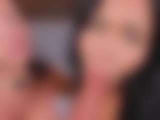 Live cam show with Emperatriz y Linsey - Normal on Streamer API