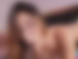 Live cam show with NicoleBlake - Skinny on milfzrlive.com