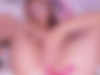 Live cam show with NicoleBlake - Skinny on TeamSkeetLive