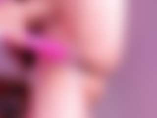 Live cam show with NicoleBlake - Dildo on SpunkLive