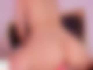 Live cam show with NicoleBlake - Public on Gym Cam Girls