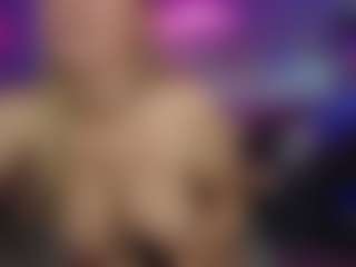 Live cam show with LucyAllen4201 - HD on MyBangCams