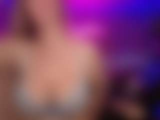 Live cam show with LucyAllen4201 - Flashing on Camsoda