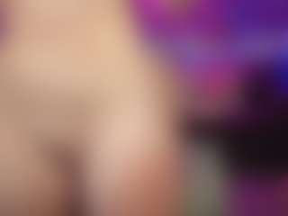 LucyAllen4201 MILF webcam performer live streaming