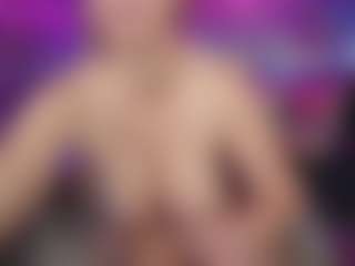 Live cam show with LucyAllen4201 - Orgasm on CamClone