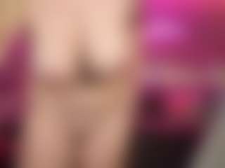 LucyAllen4201 MILF webcam performer live streaming