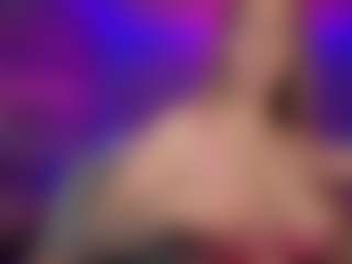 Live cam show with LucyAllen4201 - Flashing on Gym Cam Girls