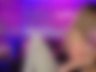 Live cam show with LucyAllen4201 - Wife on Camsoda