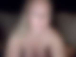 Live cam show with LucyAllen4201 - Gamer MILF on MyBangCams