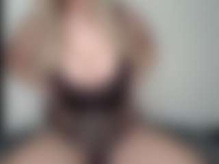 Spettacolo in cam dal vivo con LucyAllen4201 - Pornstar Bedroom su Camsoda