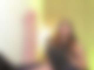 Live cam show with Itsmaddie - Teasing on Dolls Live