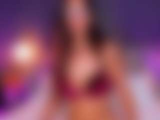 Live cam show with NicolleStark - Glasses on CamwithHer