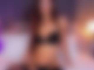 Live cam show with NicolleStark - Oil on Camming Site