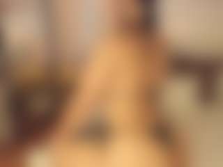 Live cam show with Sara Moore - Striptease Teen (18+) on livesuperchat.net