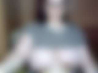 AdeAde MILF webcam performer live streaming