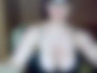 AdeAde MILF webcam performer live streaming