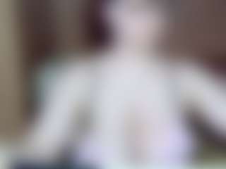 AdeAde MILF webcam performer live streaming