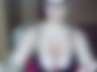 Live cam show with AdeAde - Public on StripNow