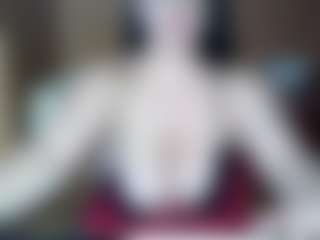 AdeAde MILF webcam performer live streaming