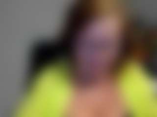 Live cam show with flirtyADELE - Middle Aged on Free Soda