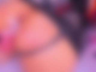 Bigassmonic MILF webcam performer live streaming