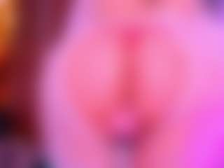 Bigassmonic MILF webcam performer live streaming
