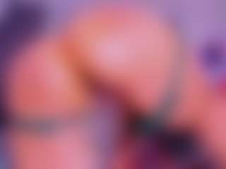 Lorena MILF webcam performer live streaming