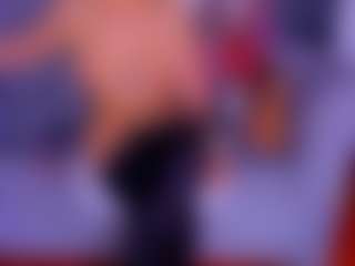 Live cam show with Lorena - Public MILF on studioflirtlive.com