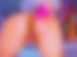 Live cam show with Lorena - Public MILF on Camsoda