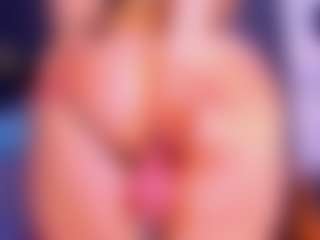 Lorena MILF webcam performer live streaming