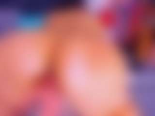 Lorena MILF webcam performer live streaming