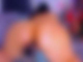 Live cam show with Lorena - Public MILF on studioflirtlive.com