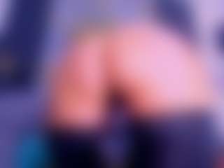 Live cam show with Lorena - Ass Clapping on SpunkLive