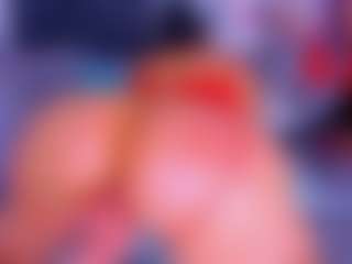 Live cam show with Lorena - Public MILF on Streamer API