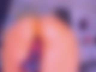 Live cam show with Lorena - Body Massage on Camsoda